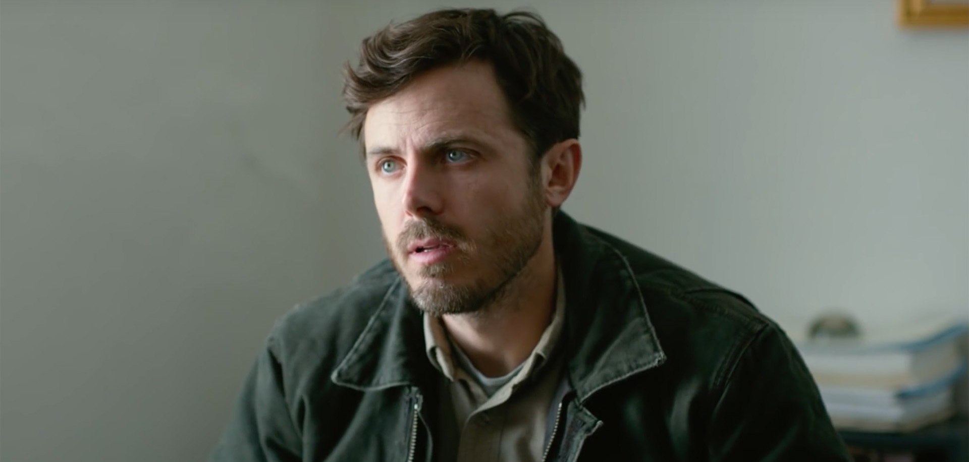 Casey-Affleck-in-Manchester-By-The-Sea-Trailer.jpg
